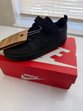 Nike Kids Black Low-Top Velcro Sneakers